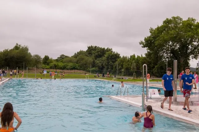 Adquisición de abonos y entradas de día para las Piscinas de Verano