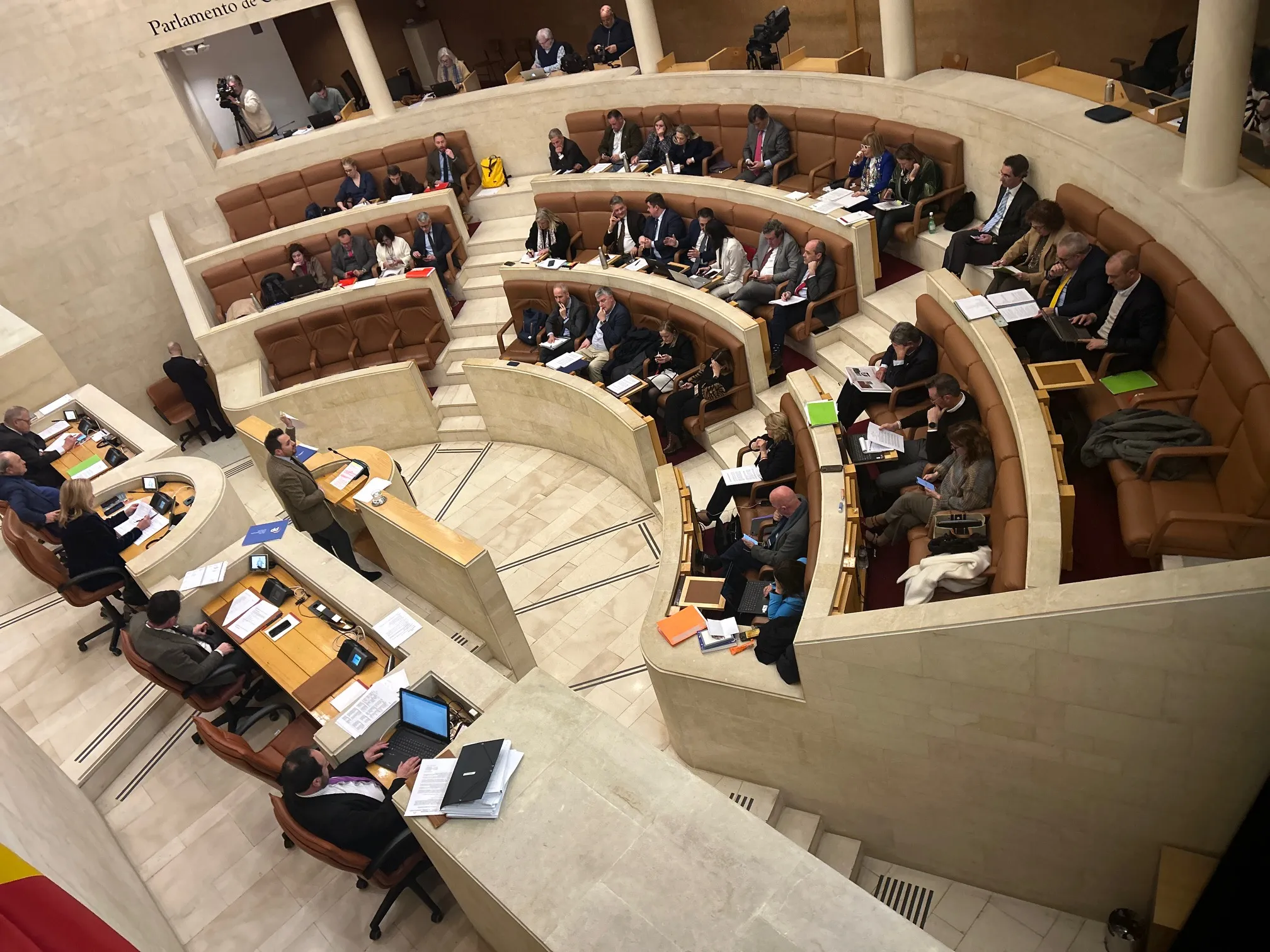  EL PARLAMENTO DE CANTABRIA CONDENA DE FORMA “ROTUNDA” EL ACOSO ESCOLAR