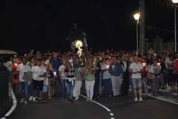  Más de 600 personas acompañan a la Virgen de Valencia en la Procesión de la luz más multitudinaria de las celebradas hasta la fecha