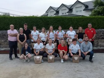  Miriam Velarde e Iris Cagigas, ganadoras del Concurso de bolo palma San Román de categoría femenina celebrado en Carandía
