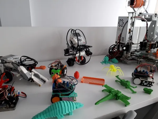  Vuelven las actividades de Robótica al Edificio RADA con novedades en torno a la Escuela STEM y Chat GPT