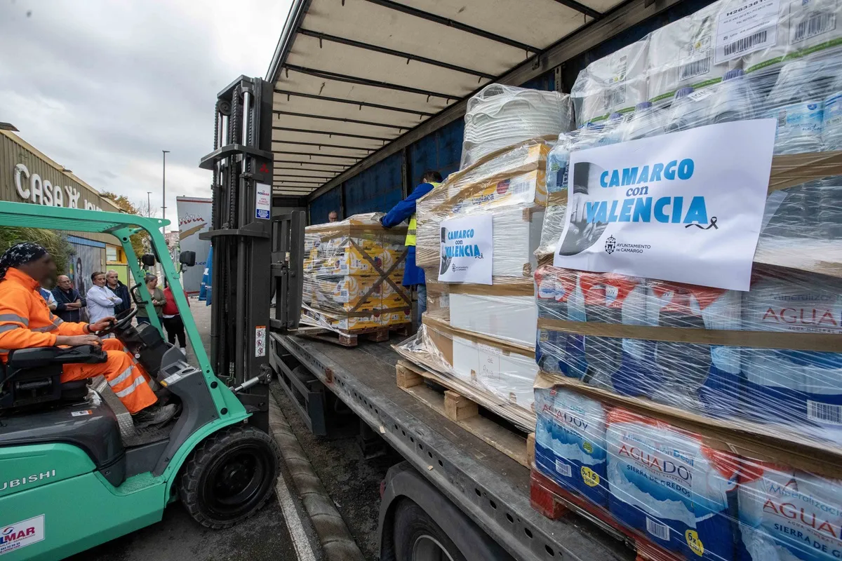  Camargo envía un tercer tráiler a Valencia con 20 toneladas de productos de primera necesidad