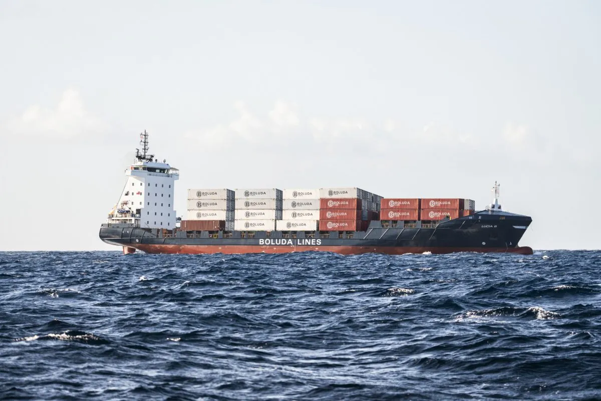  El puerto de Santander cuenta con un nuevo servicio de traslado de contenedores