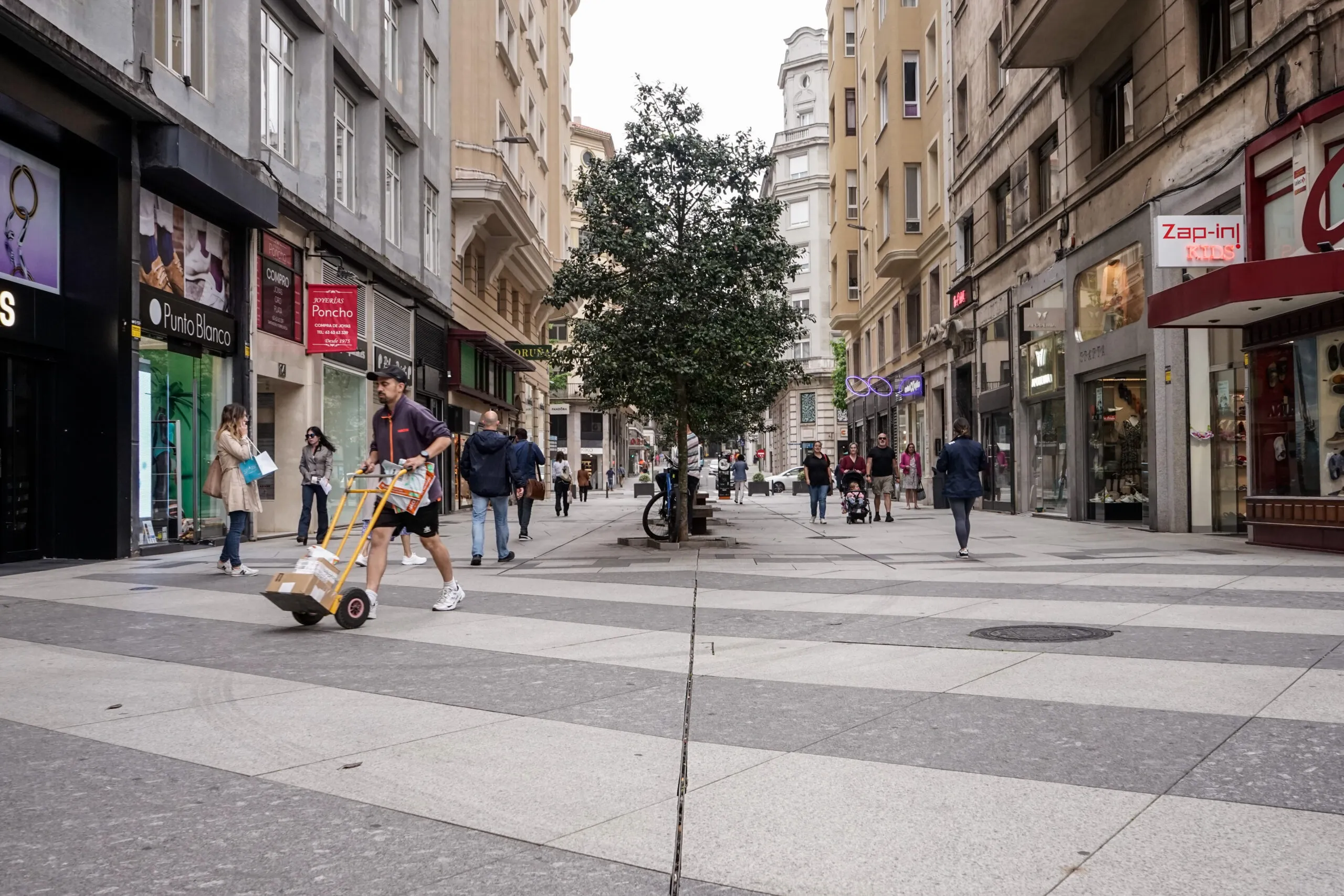  El Gobierno destina 1,2 millones de euros para ayudar al comercio local minorista de Cantabria