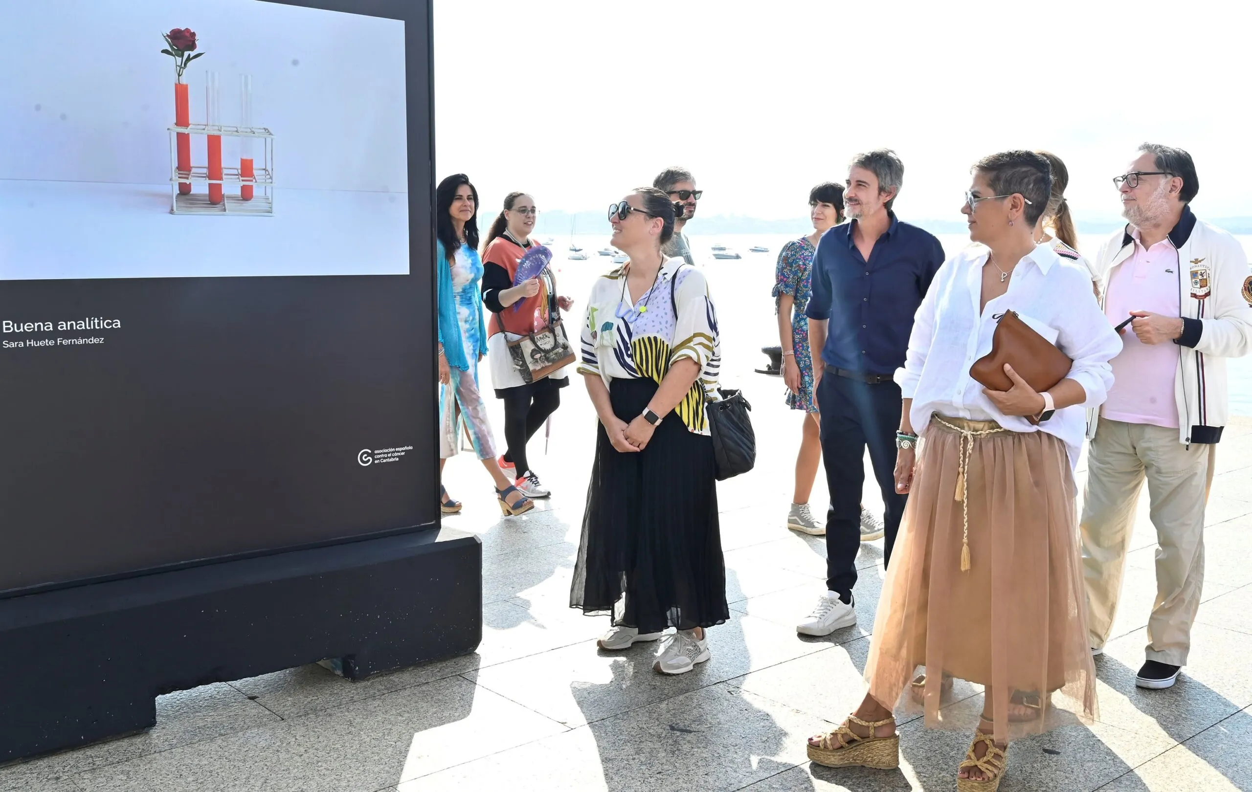 El Paseo Marítimo acoge la muestra ‘Revelando emociones’, de la Asociación contra el Cáncer