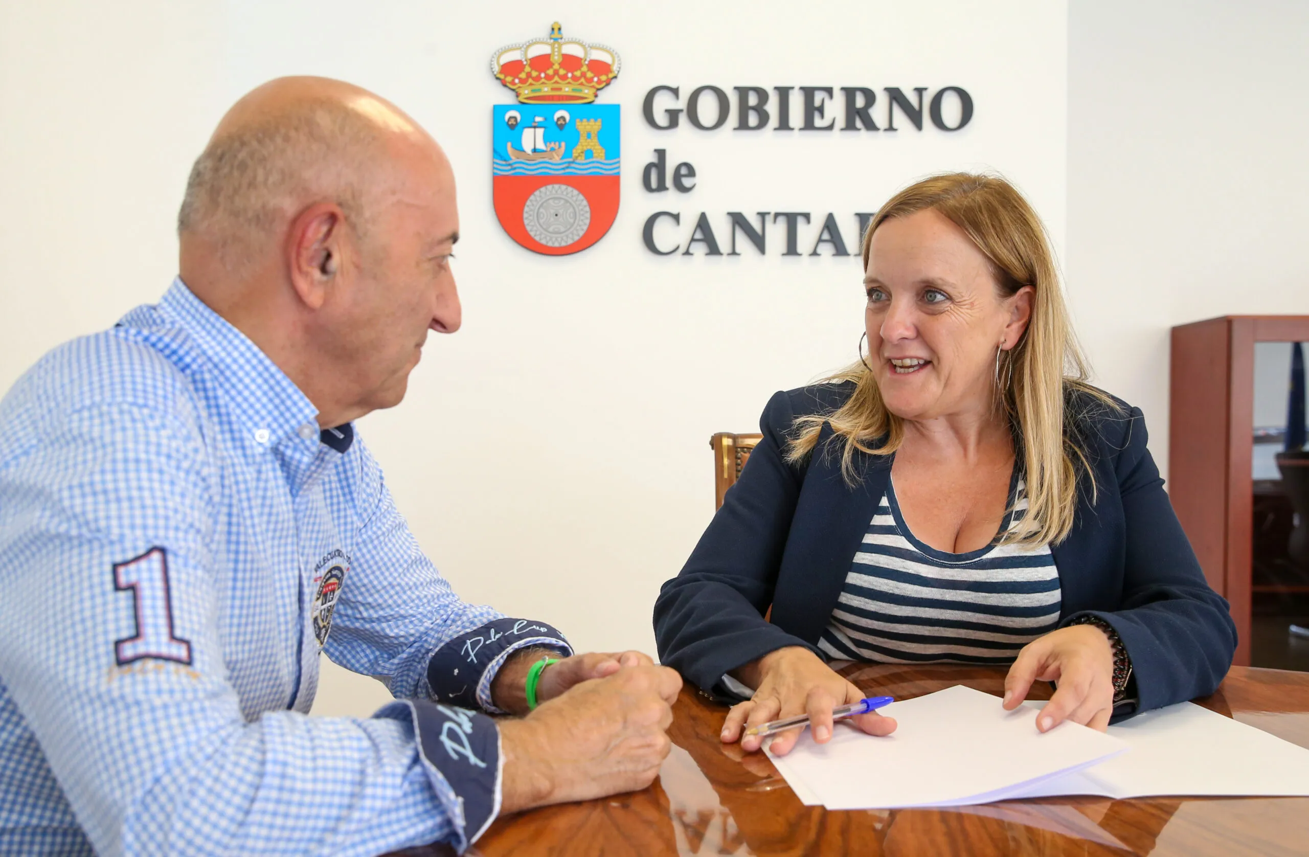  Urrutia repasa con el alcalde de Bárcena de Cicero la situación de las inversiones de carácter local