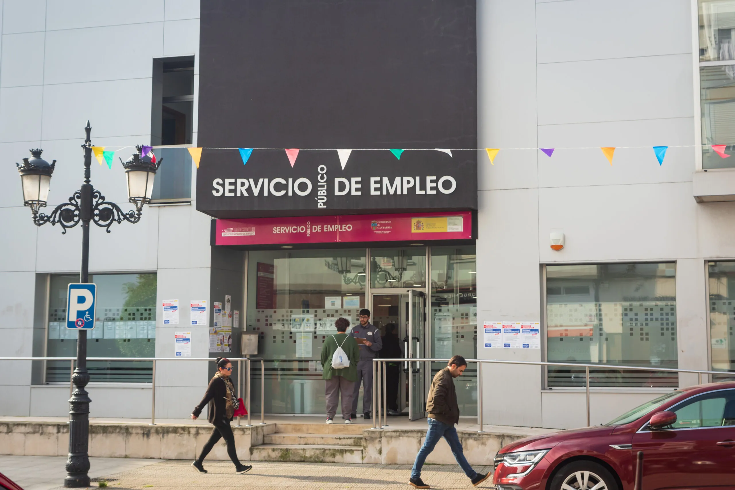  Cantabria es la comunidad en la que más descendió el paro en junio, la cifra más baja desde 2008