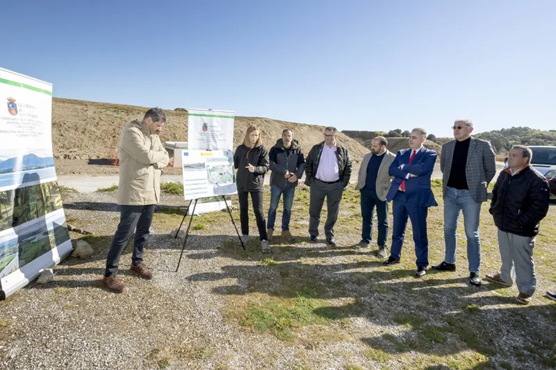  Media visita los trabajos de recuperación de la biodiversidad de la cantera de Solvay en Cuchía