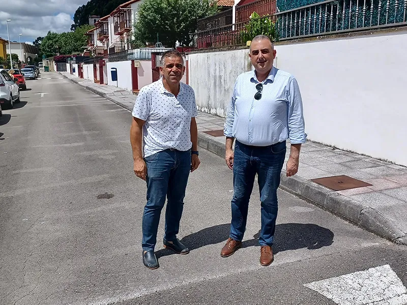  Fomento acometerá la renovación del asfaltado de la calle Las Clavelinas de Argoños