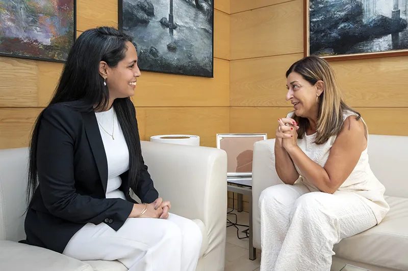  La presidenta recibe a la cónsul general de Cuba para Cantabria