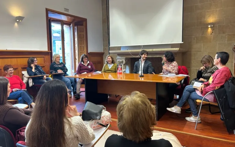  Reinosa acoge una ruta literaria con 110 participantes de clubs de lectura inspirada en ‘El hijo del asesino’